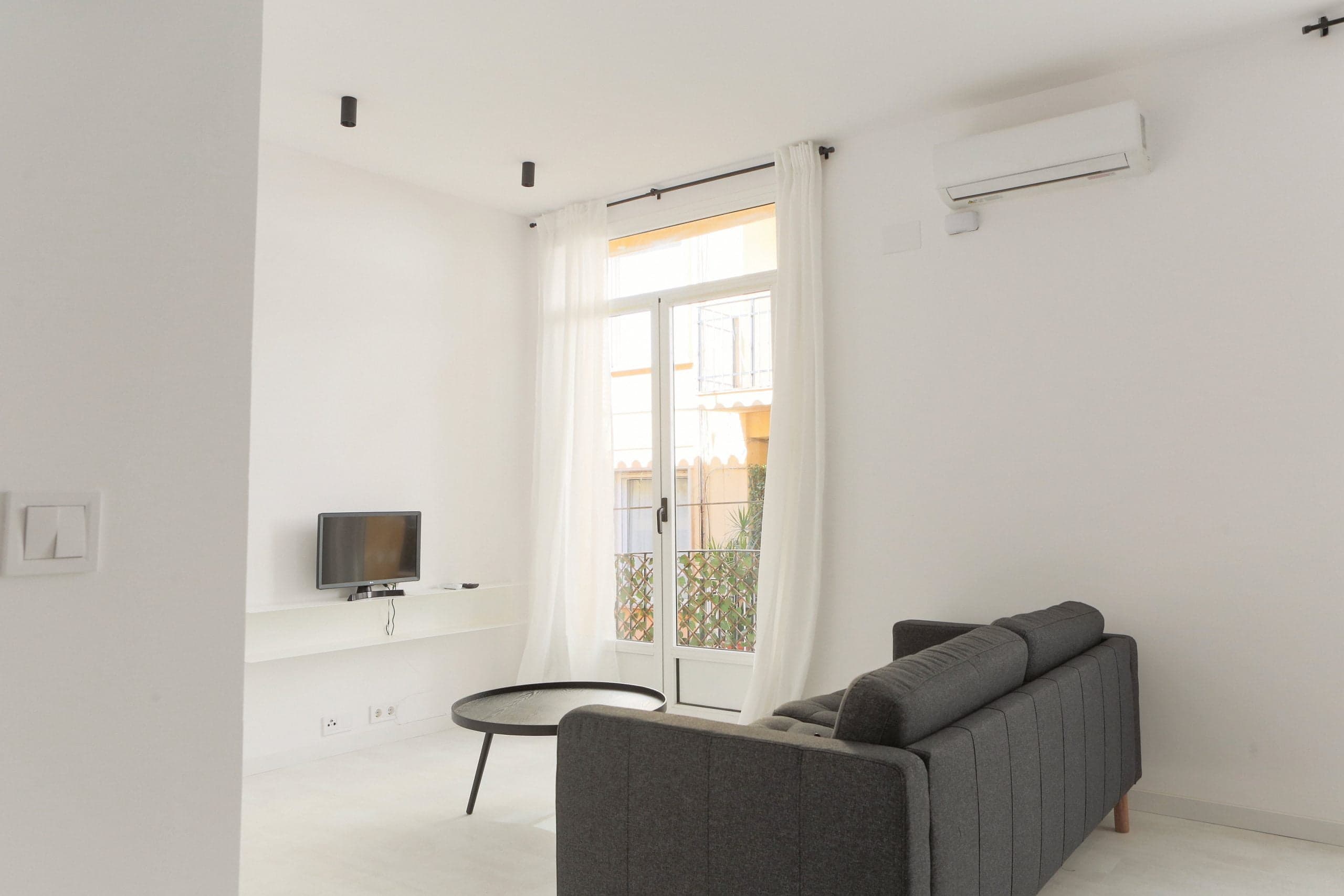 Tossal 3 - Modern expat apartment in Valencia centre