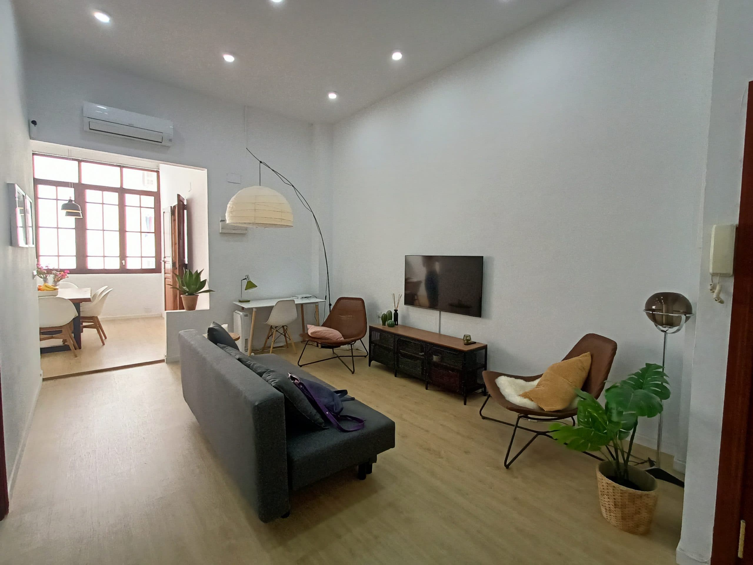 Brull 2 - Bright historical apartment near Valencia Beach 