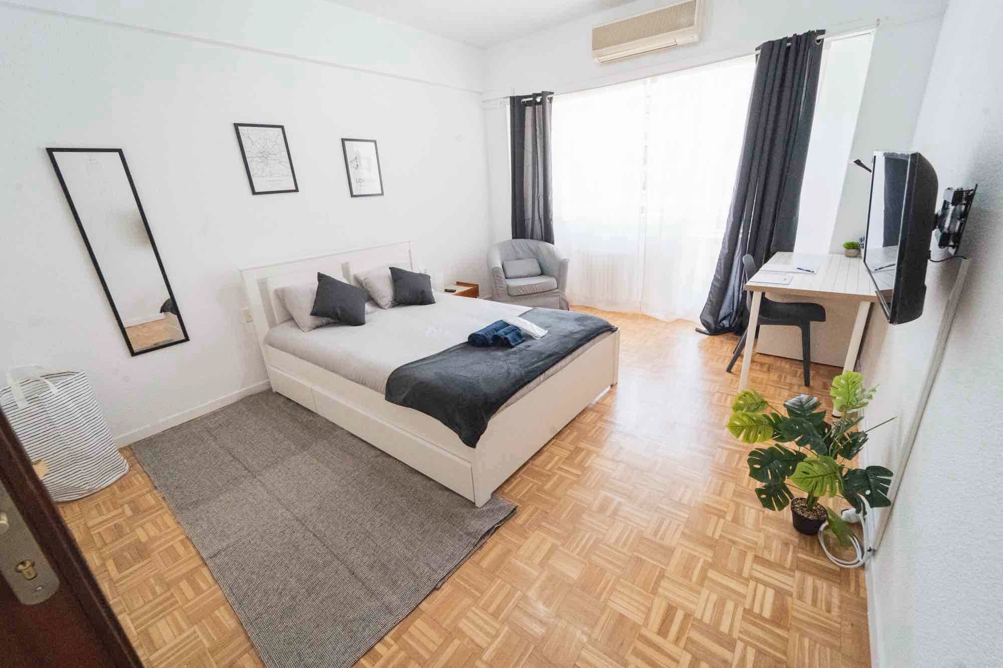 C.London bedroom - Coliving Madrid by Globexs (building Bernabeu)