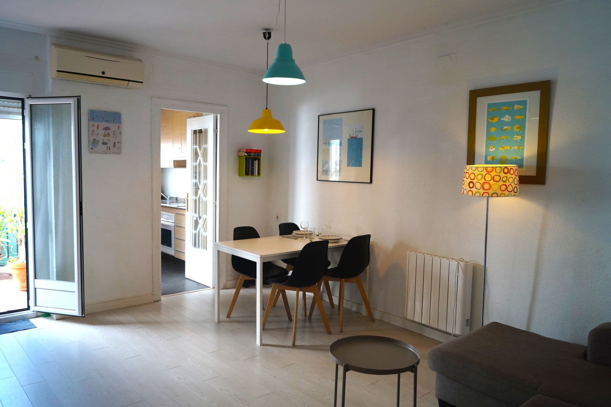 Cavite 2 – Bright beachside apartment with terrace