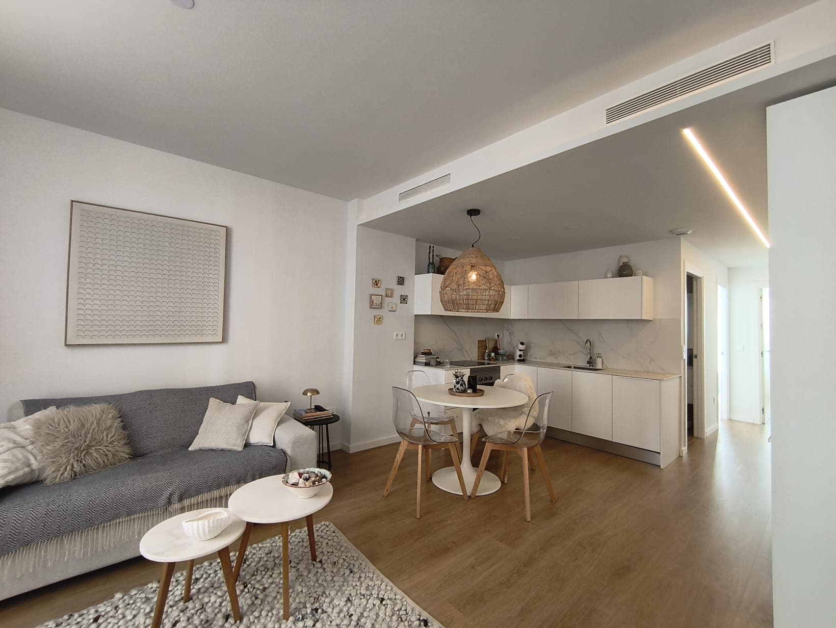 Martinez Aloy 11 – Bright renovated apartment in Valencia