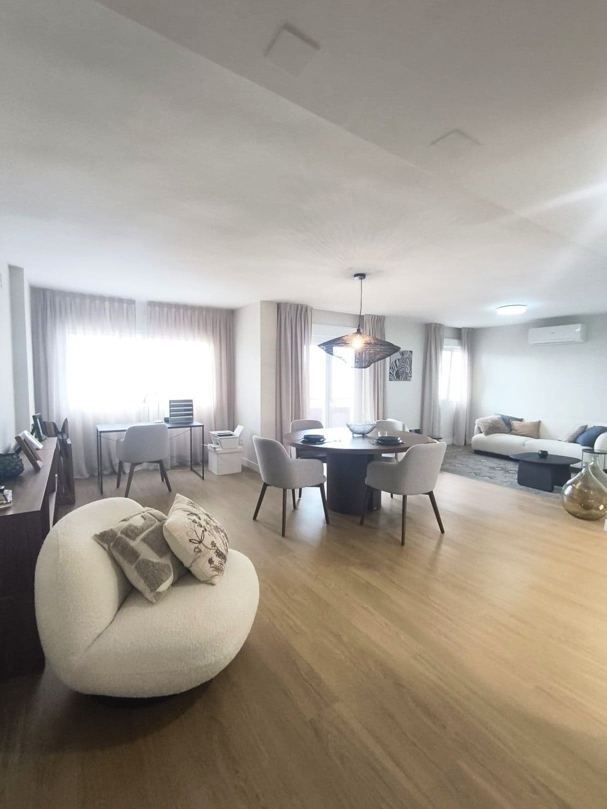 Abbar - Modern Living for Professionals in Valencia