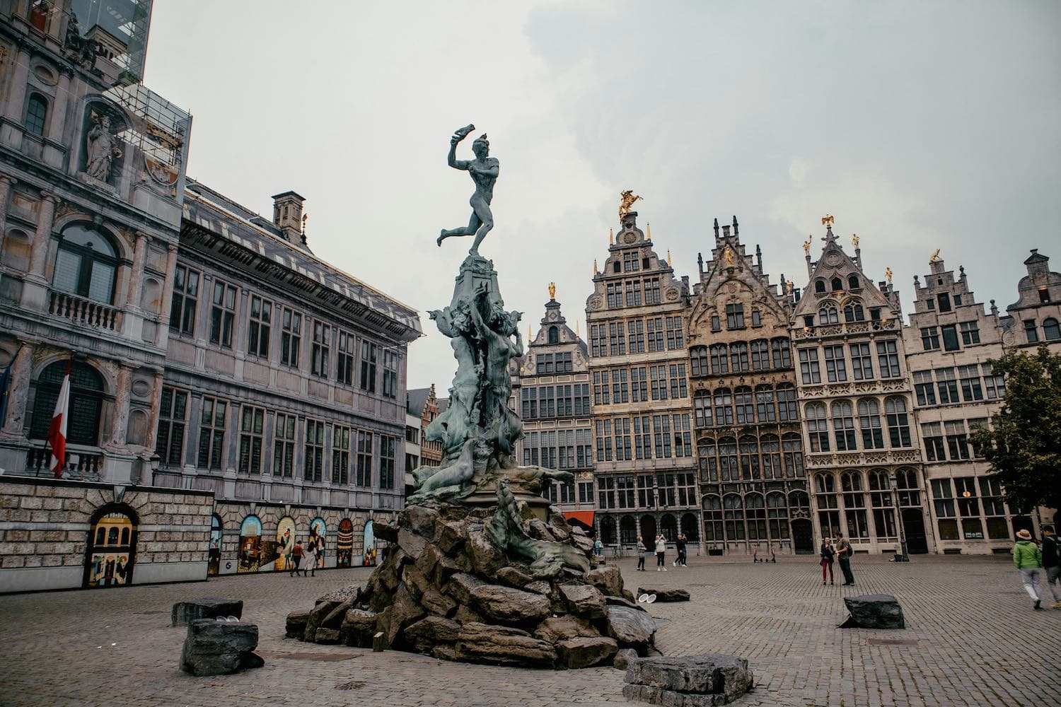 Pros and Cons of Living in Antwerp