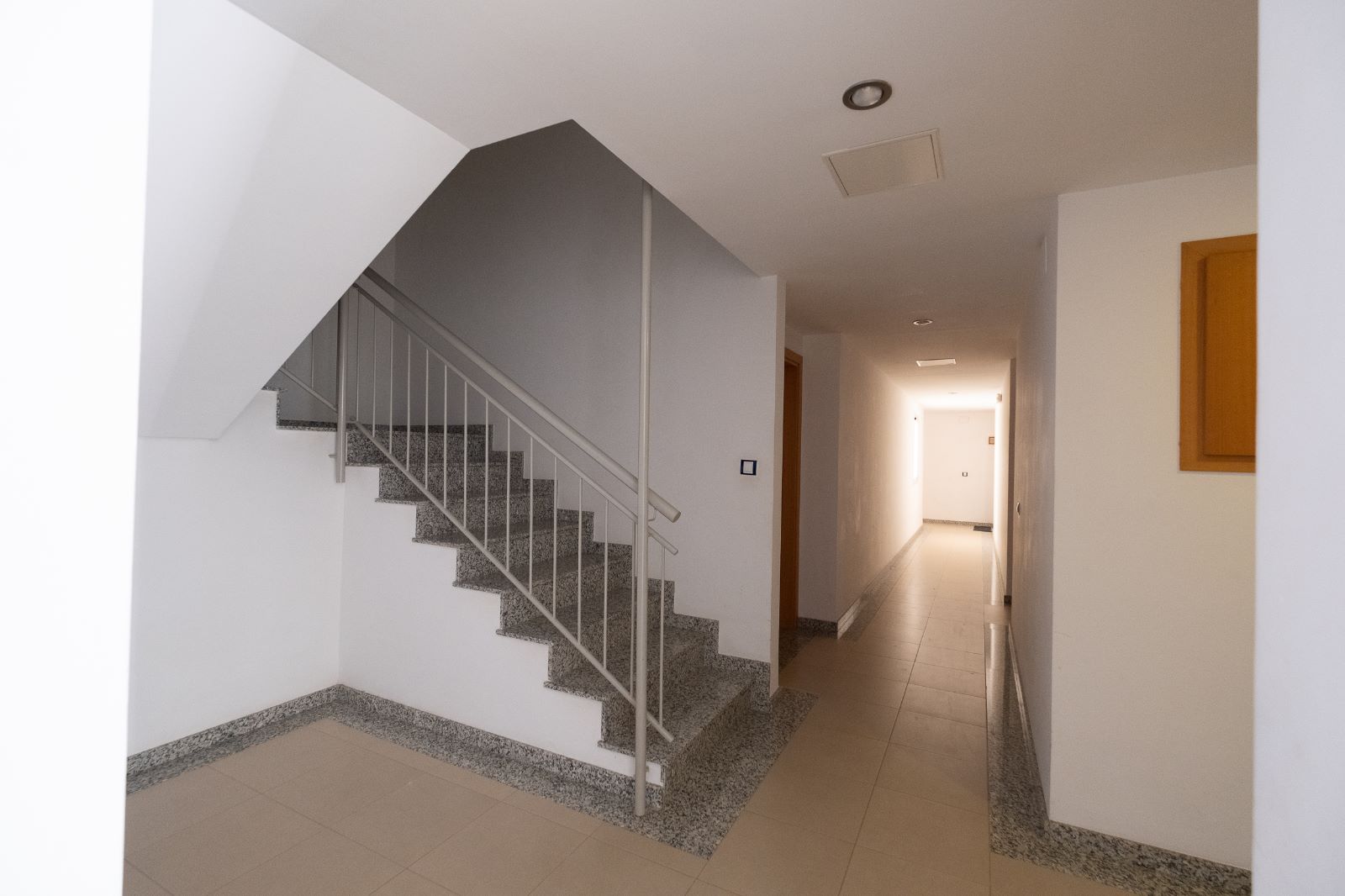 apartment-for-rent-in-enveja-stairs