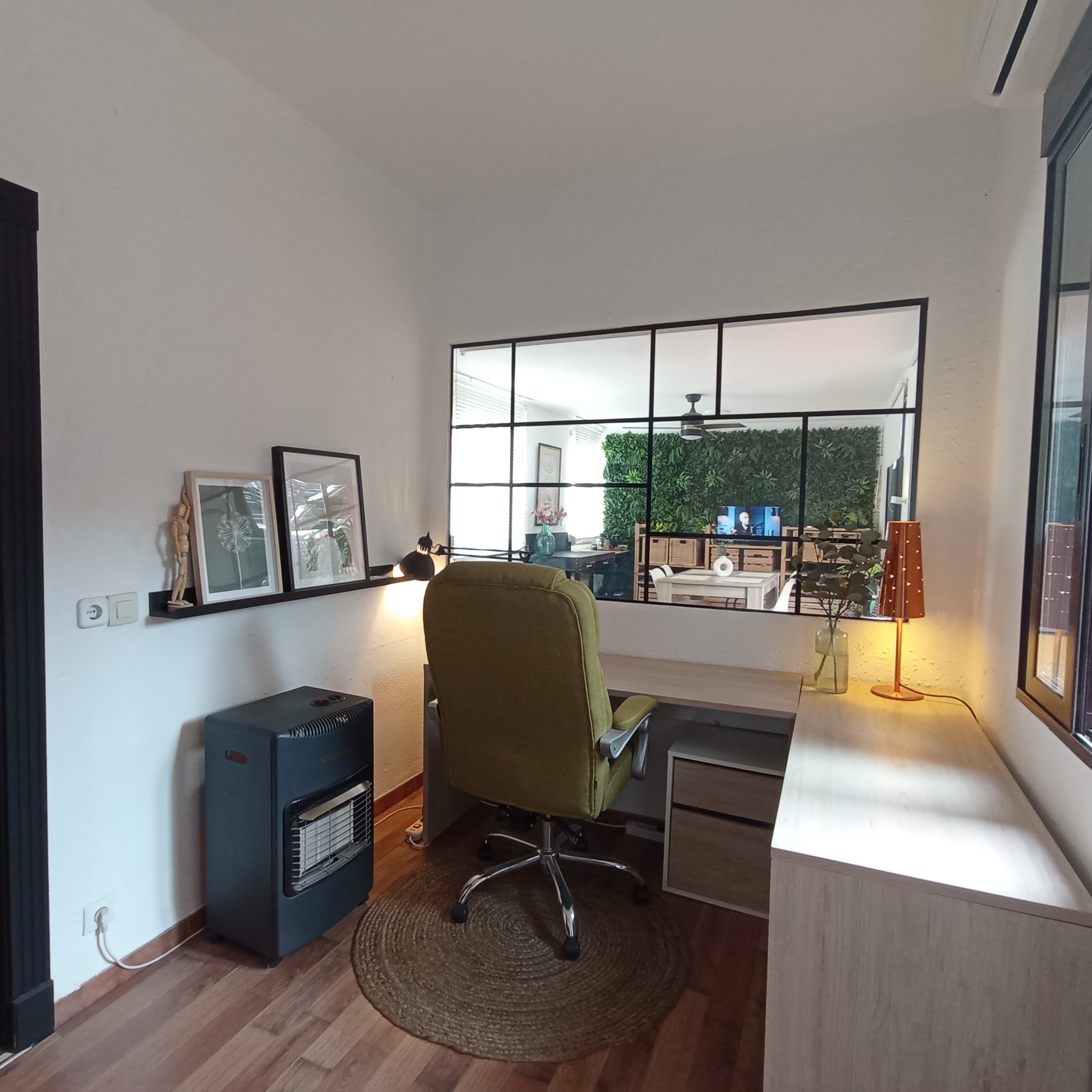 apartment-for-rent-in-valencia-desk